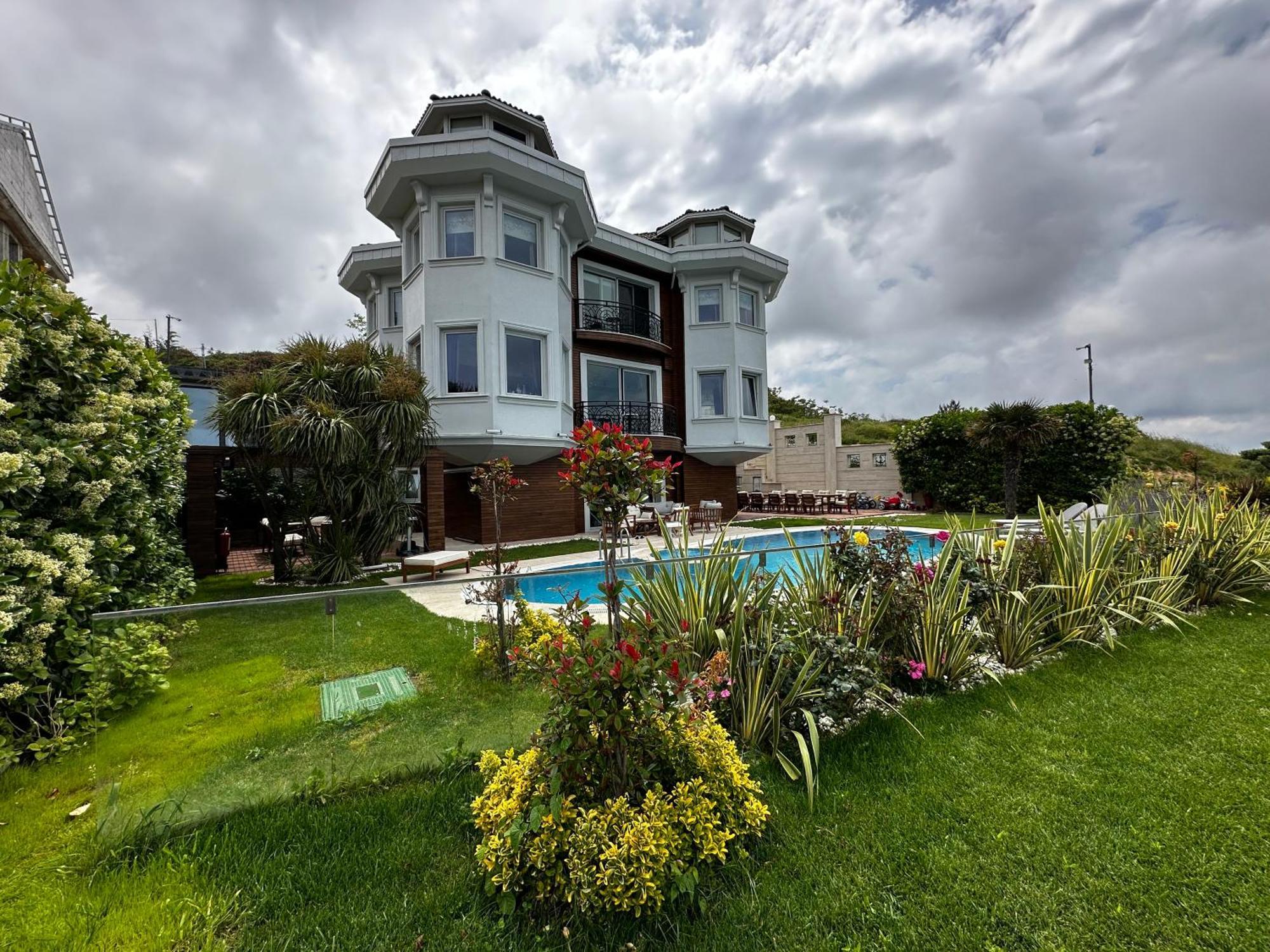 Kilyos Lueks Malikane Villa